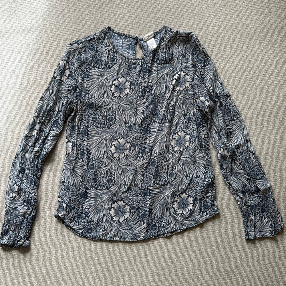 Navy flower long sleeve blouse